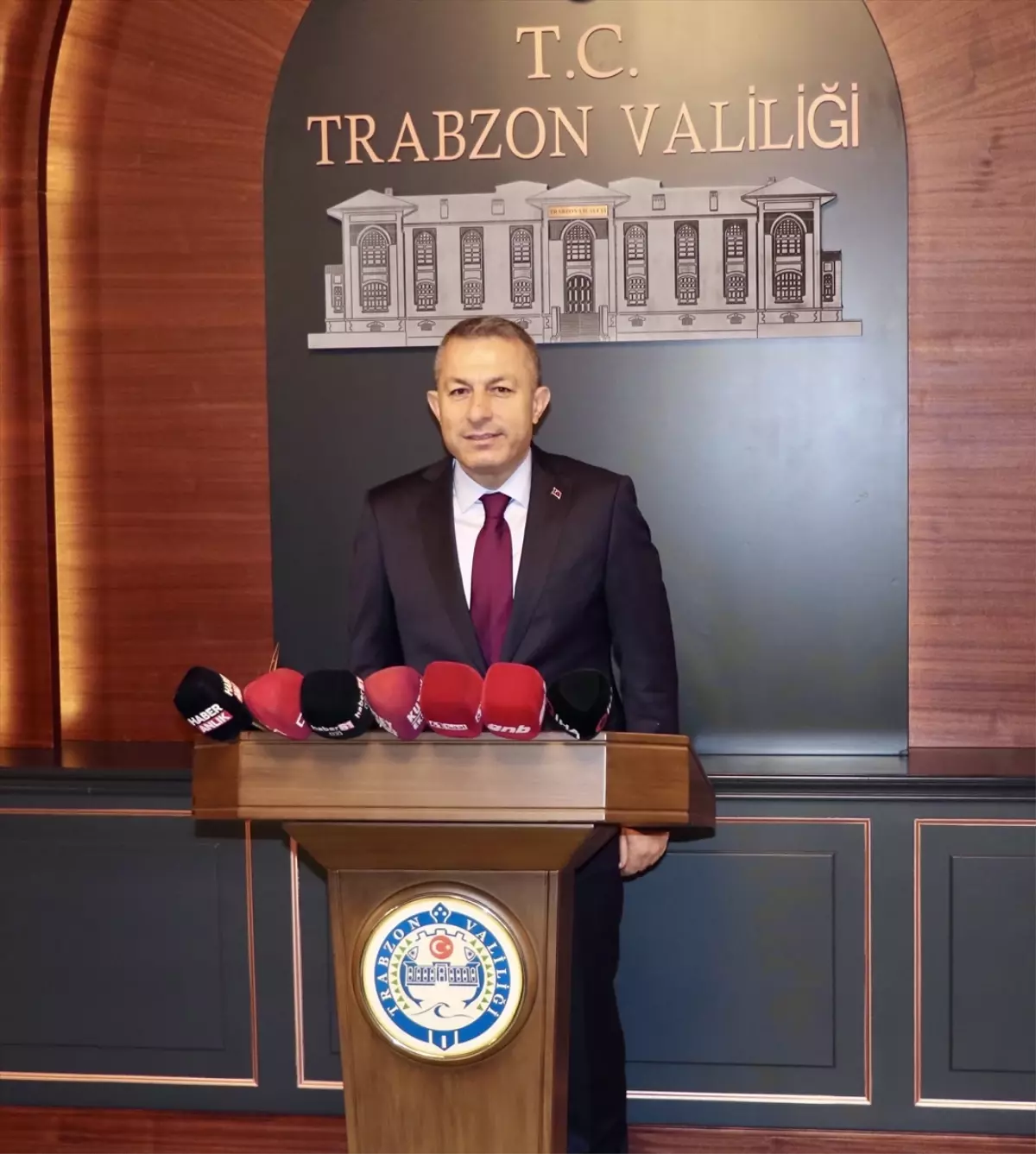 Trabzon Valisi Tahir Şahin görevine başladı