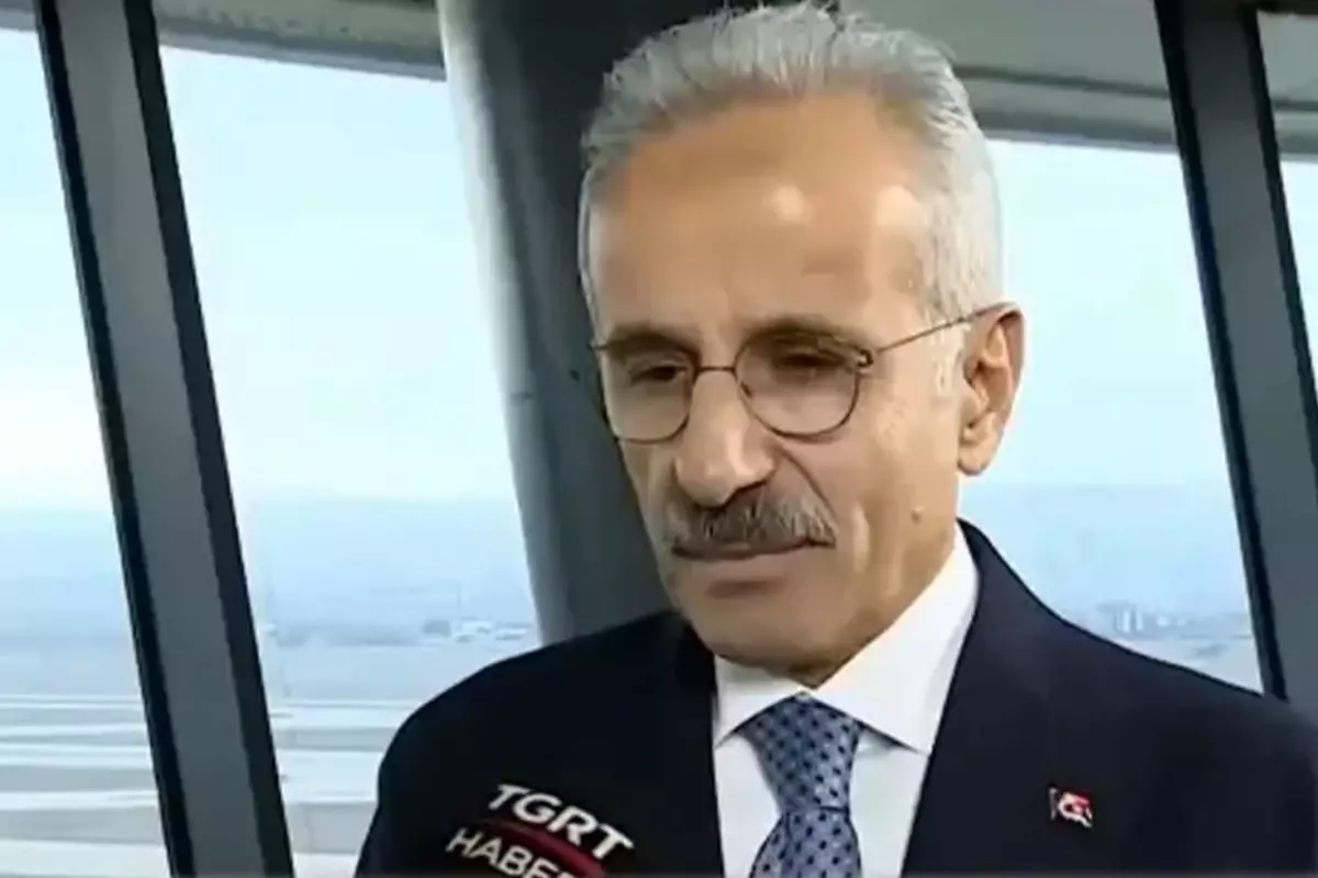 Ulaştırma ve Altyapı Bakanı Abdulkadir Uraloğlu canlı yayında rahatsızlandı