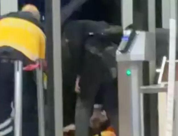 uyusturucu sorusturmasinda gozaltina alinan 19471667 7547 m