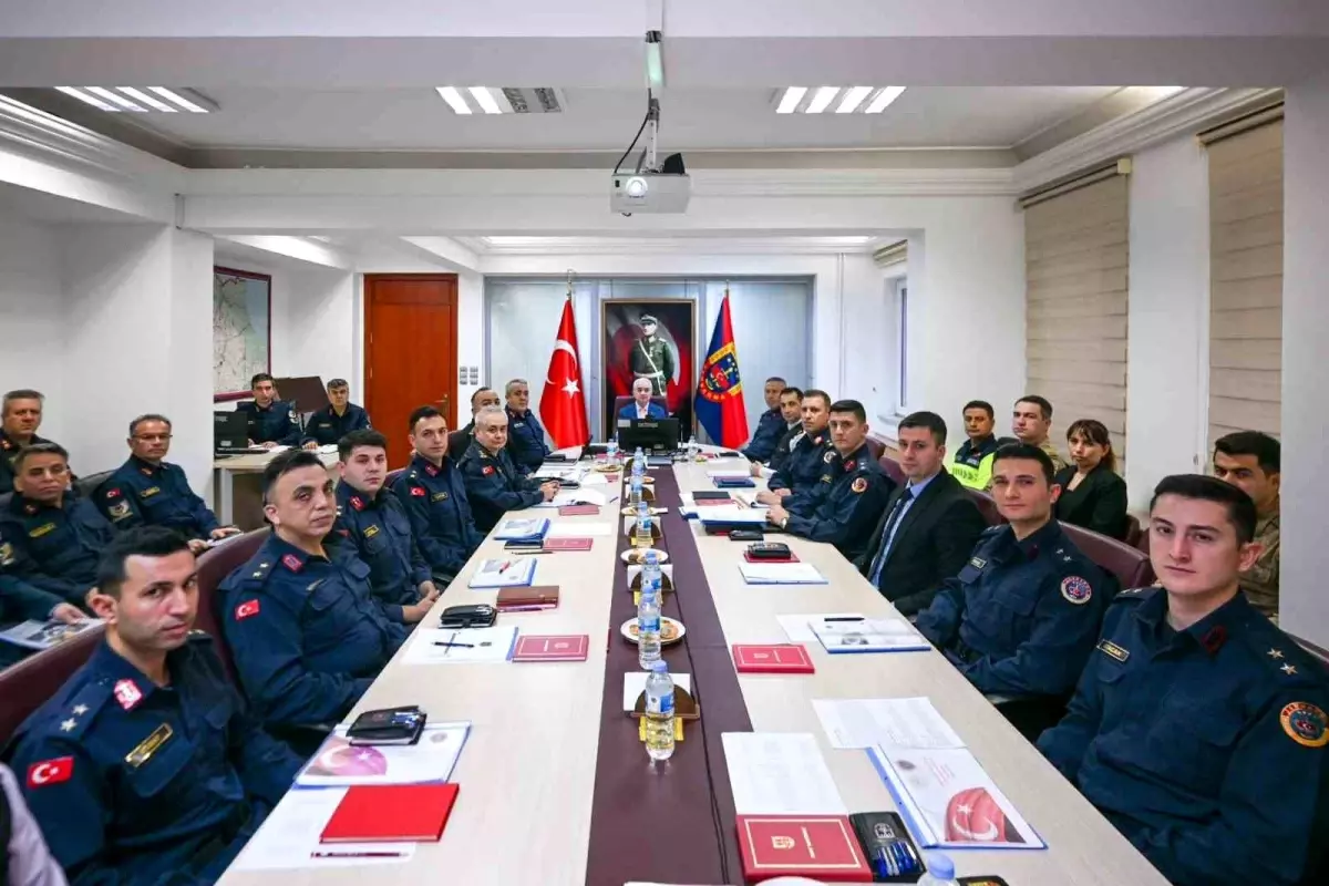 Vali Turan jandarmadan brifing aldı