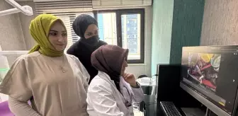 Van'da sağlık çalışanları, AA'nın 'Yılın Kareleri' oylamasına katıldı