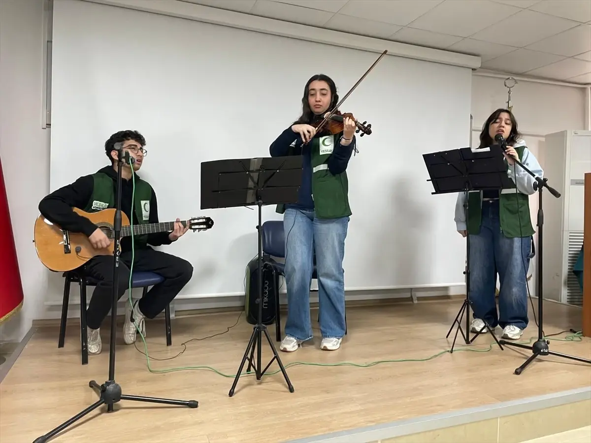 Yeşilay'dan Aydın Lisesi'nde müzik dinletisi