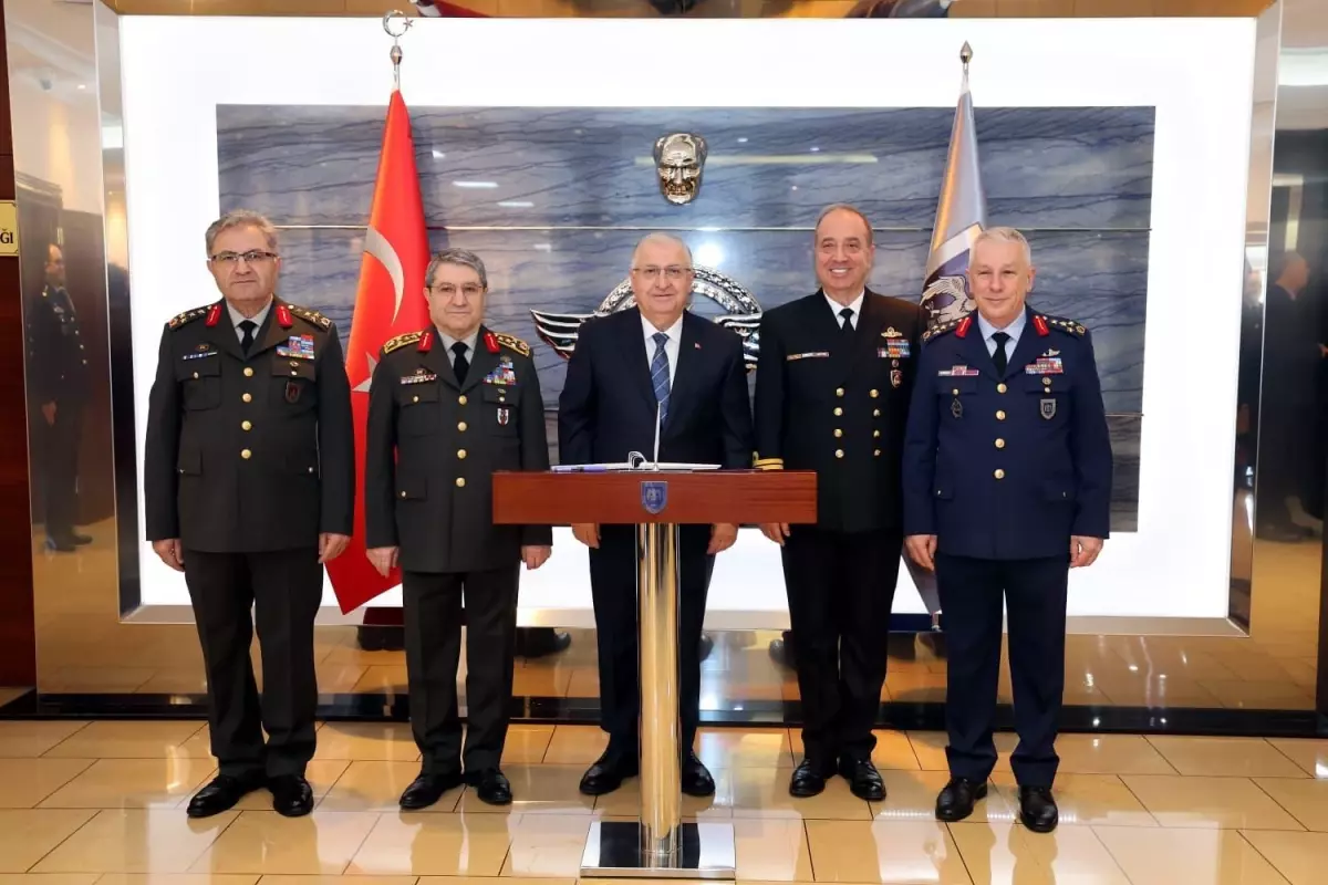 Bakan Güler, Hava Kuvvetleri Yıllık Değerlendirme Toplantısı'na katıldı