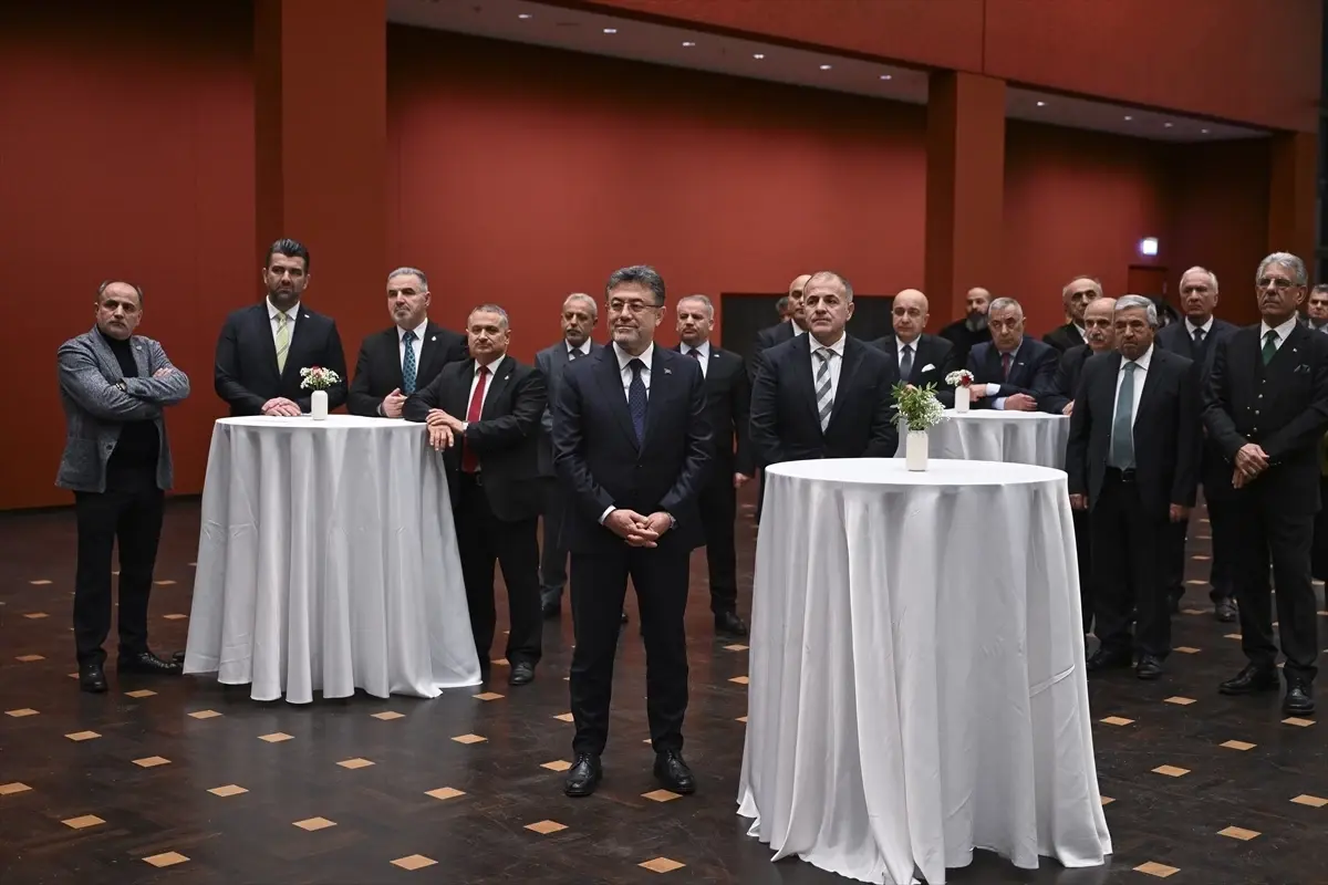 Bakan Yumaklı, Berlin'de Almanya Türk toplumu temsilcileriyle buluştu Açıklaması