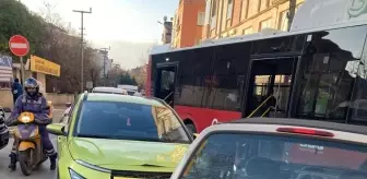 Balıkesir'de iki otomobil çarpıştığı kazada 1 kişi yaralandı