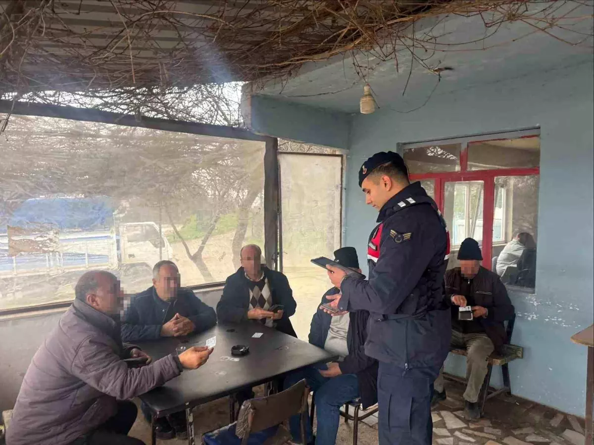Çanakkale'de çeşitli suçlardan aranan 22 şüpheli yakalandı