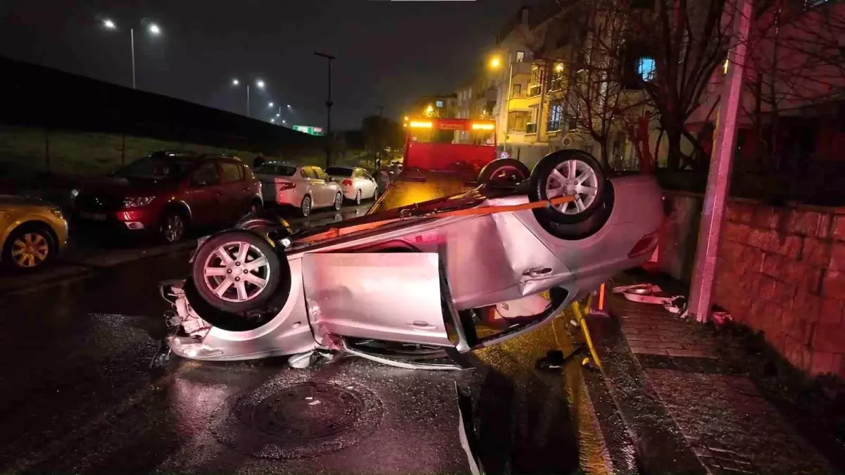 Çekmeköy'de kontrolden çıkan otomobil takla attı: 3 yaralı