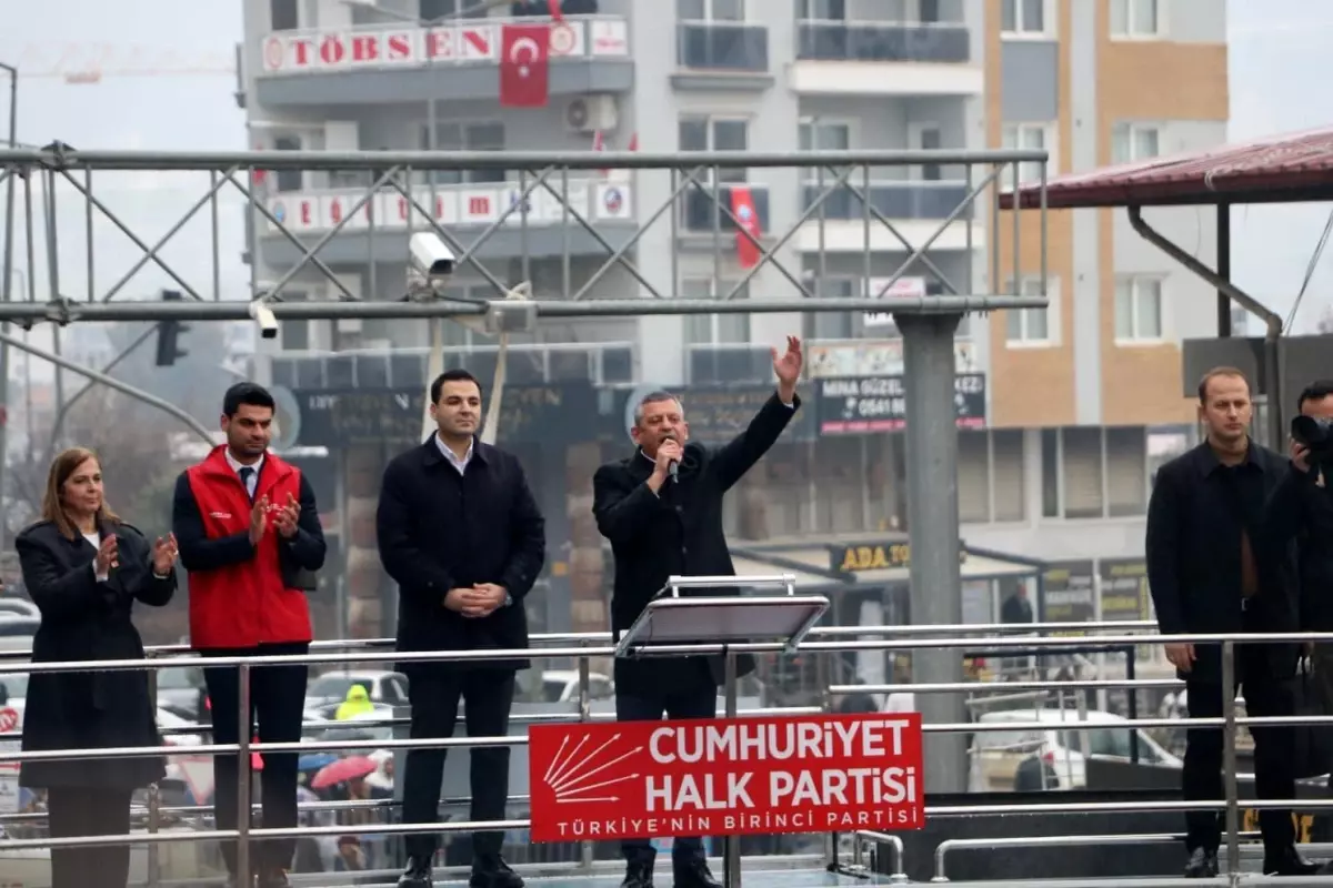 CHP lideri Özgür Özel: '20 bin TL'yi bir asgari ücrete, 28 bin TL'ye çıkarmak muhalefetin ellerinde'