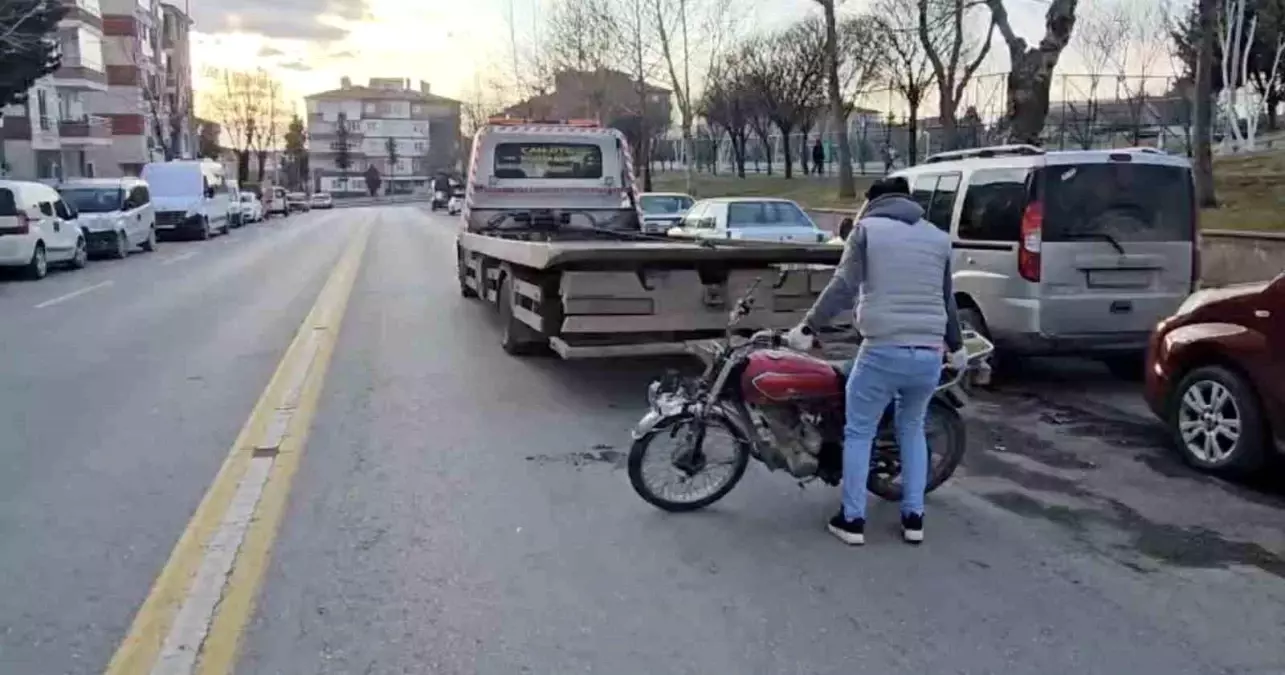 Çorum'da motosiklet yaşlı kadına çarptı: 2 yaralı
