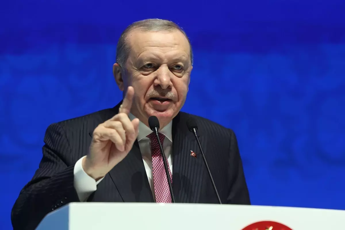Cumhurbaşkanı Erdoğan 'Modern zaman vebası' deyip sanatçılara çağrı yaptı: Başını ezmeliyiz