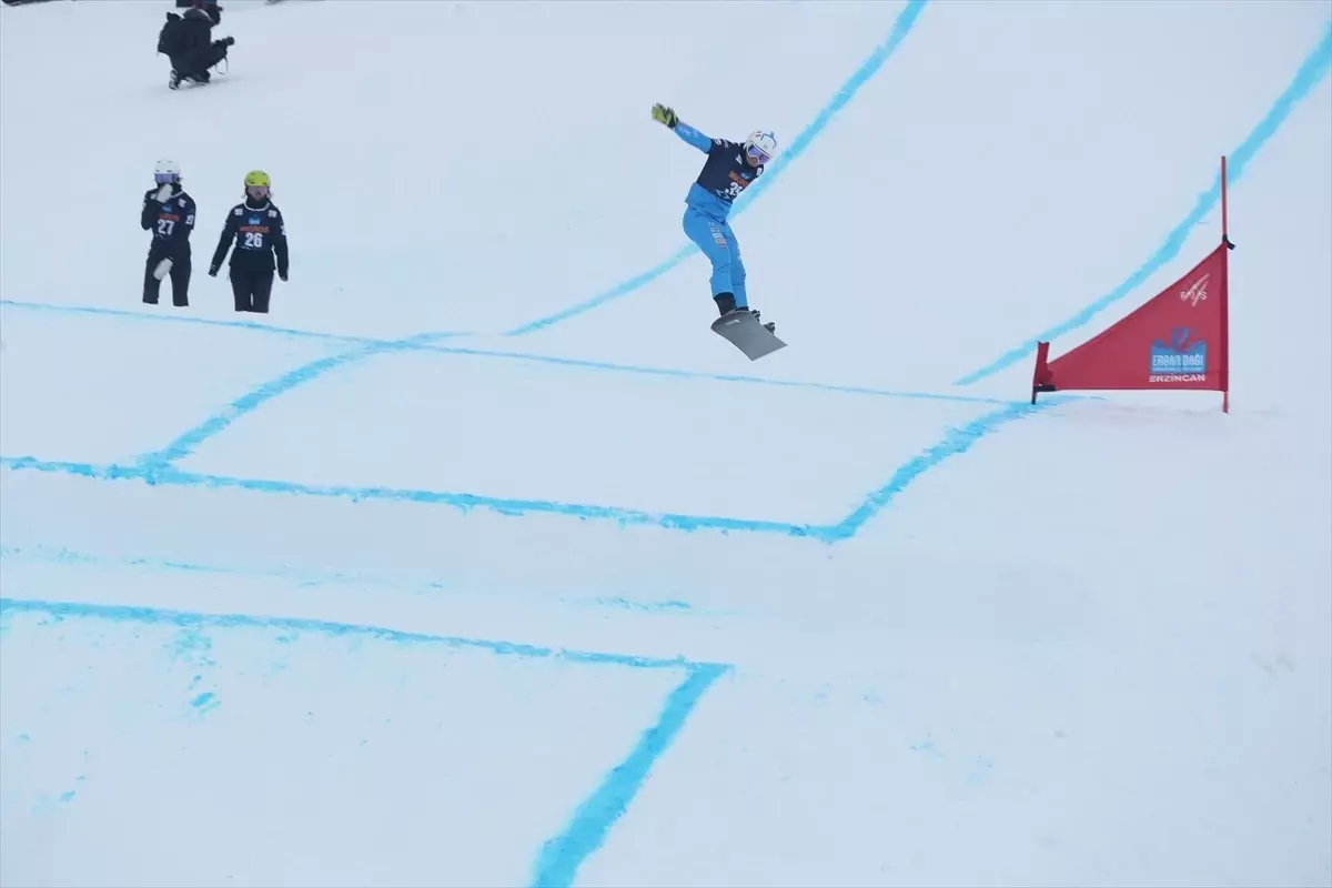 Erzincan'da Snowboard Cross Avrupa Kupası yarışları başladı