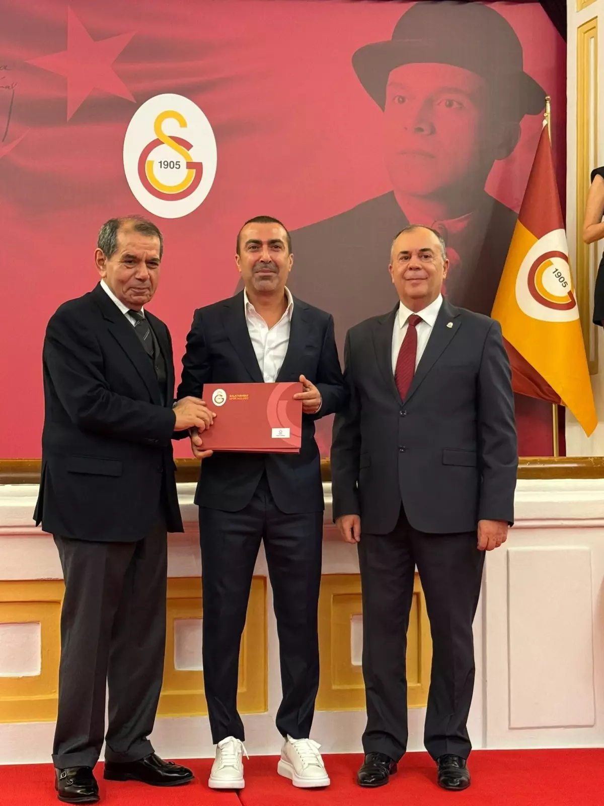 Galatasaray'da yeni üyelere berat töreni gerçekleştirildi