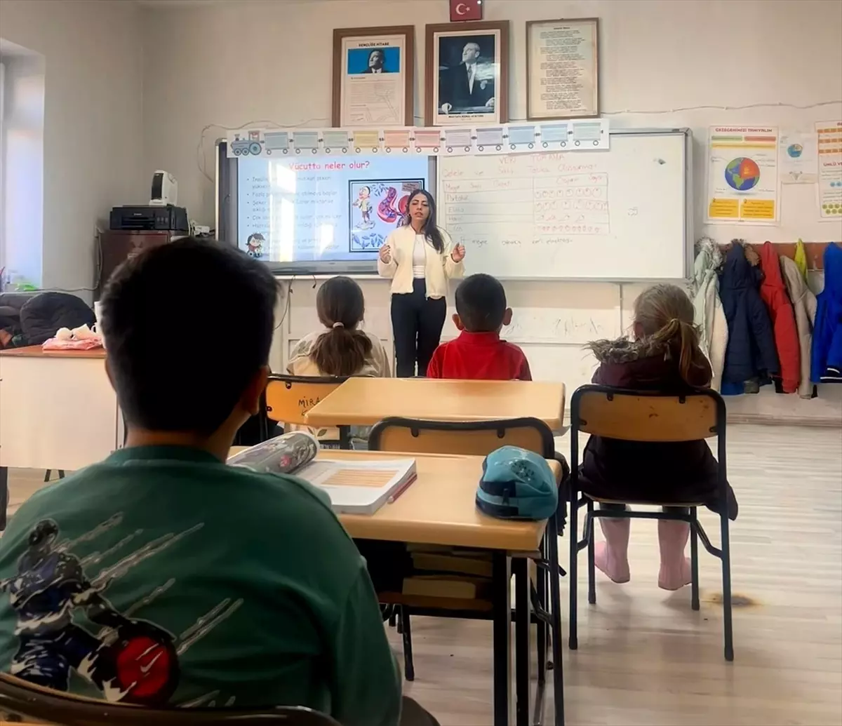 Gelibolu'da öğrencilere sağlıklı yaşam ve hijyen eğitimleri verildi