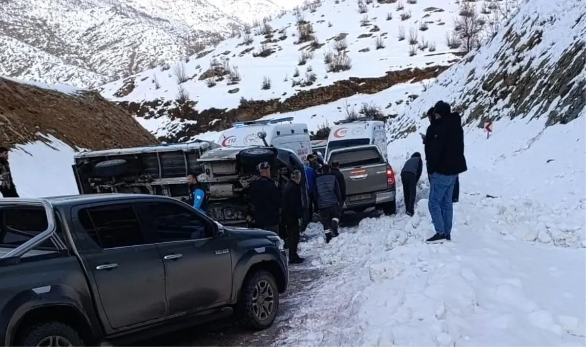 Hakkari'de trafik kazası: 2 yaralı