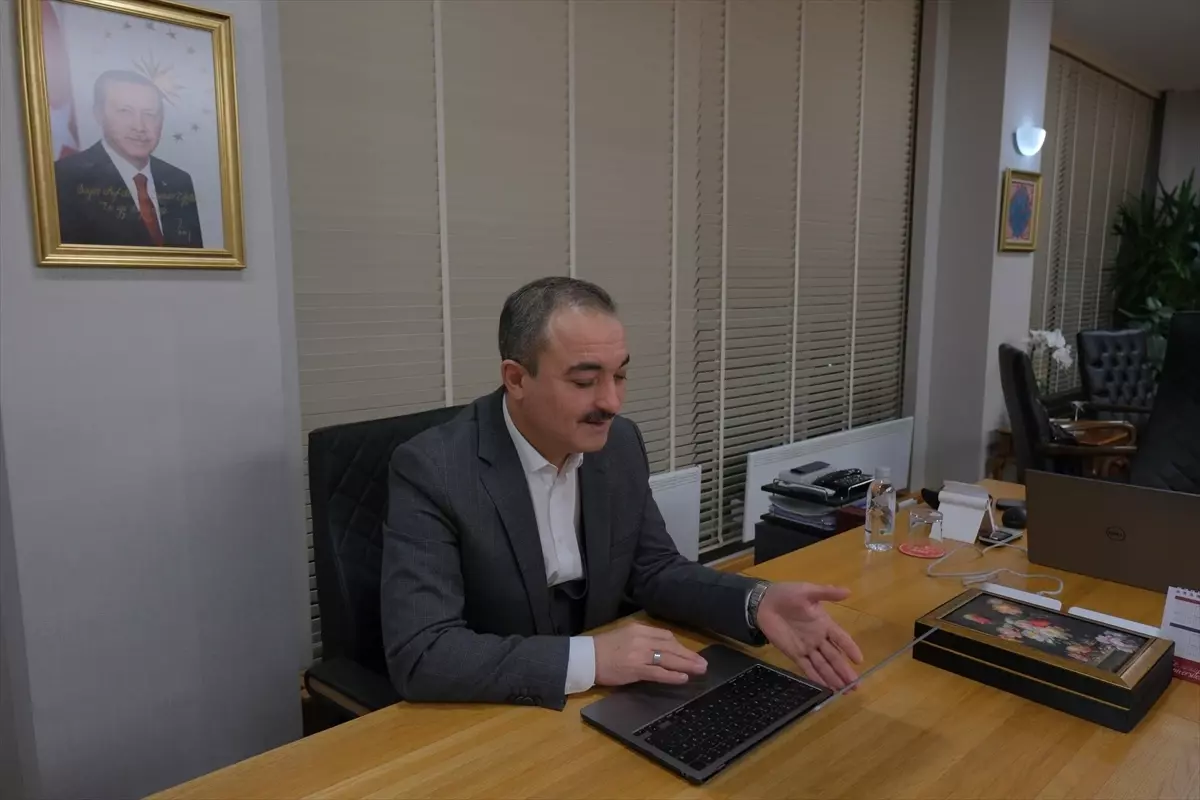 Hitit Üniversitesi Rektörü Öztürk, AA'nın 'Yılın Kareleri' oylamasına katıldı