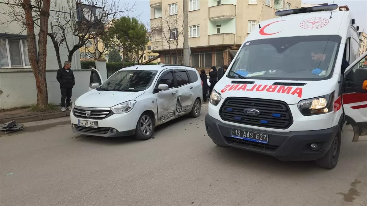 İnegöl'de iki otomobilin çarpıştığı kazada 1 kişi yaralandı