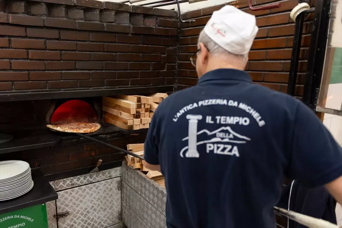 İtalyanların dünyaca ünlü yemeği: Pizza