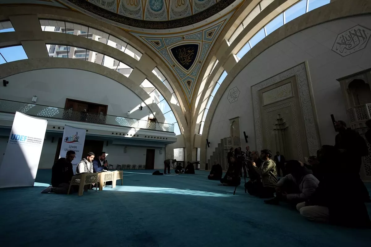 İzmir'de Kur'an-ı Kerim Güzel Okuma Yarışması düzenlendi