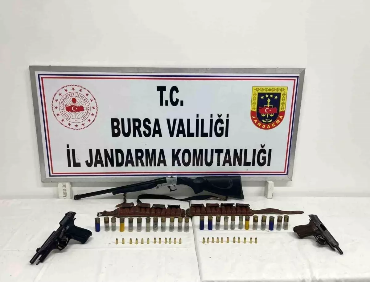 İznik'te şüphelinin evinden tabanca ve av tüfeği çıktı