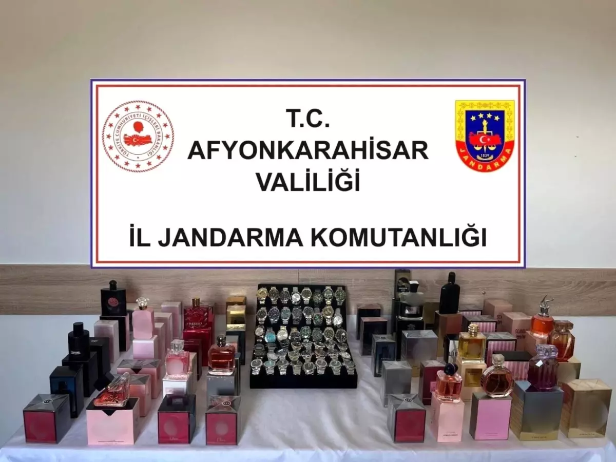 Jandarma kaçak parfüm ve kol saati ele geçirdi