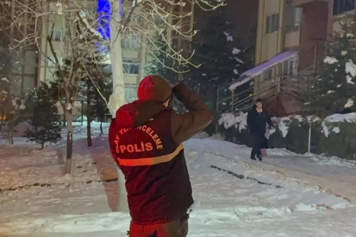 Karnesinde 3 zayıfı olan lise 1 öğrencisi, yaşamına son verdi