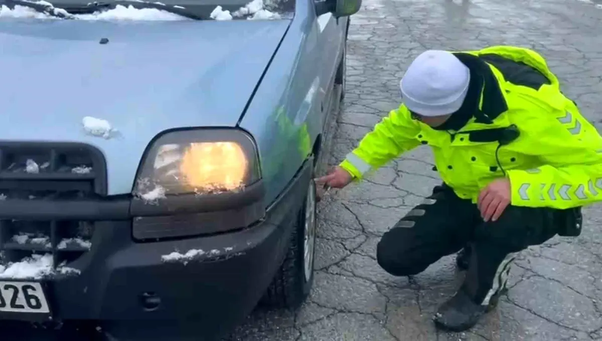 Kayseri'de trafik ekiplerinden 'kış lastiği' uygulaması