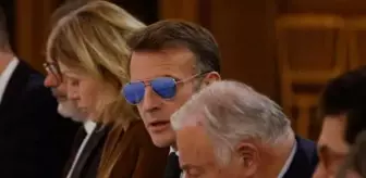 Macron'dan şaşırtan görüntü: Toplantıya güneş gözlüğü ile katıldı