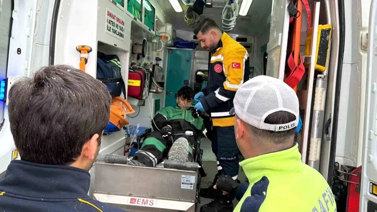 Motosikletle otomobil çarpıştı: 1 yaralı