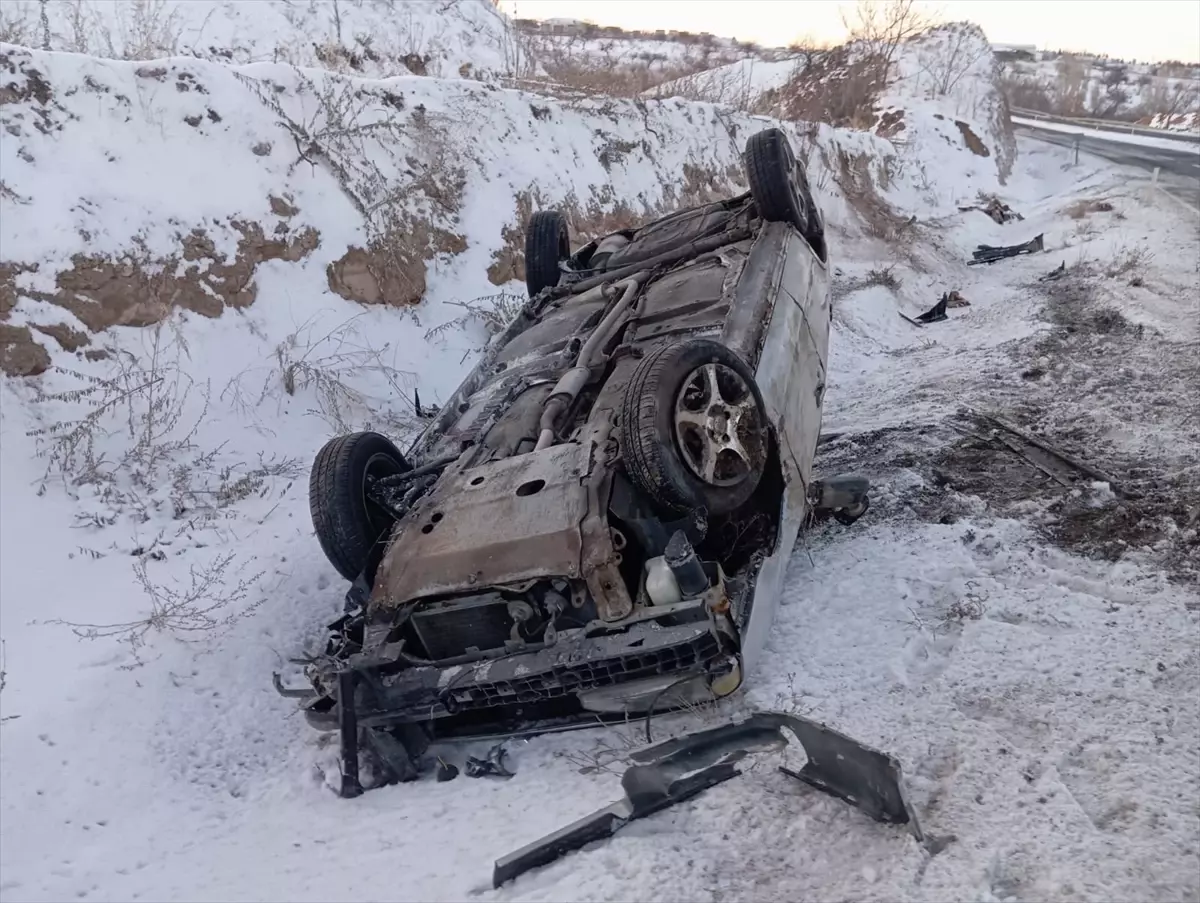 Nevşehir'de iki otomobilin çarpıştığı kazada 2 kişi yaralandı