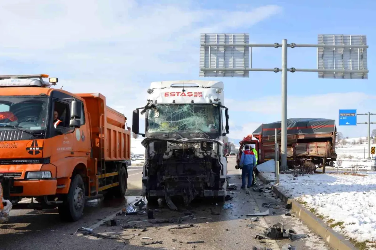 Samsun'da tır ile kamyonet çarpıştı: 2 yaralı