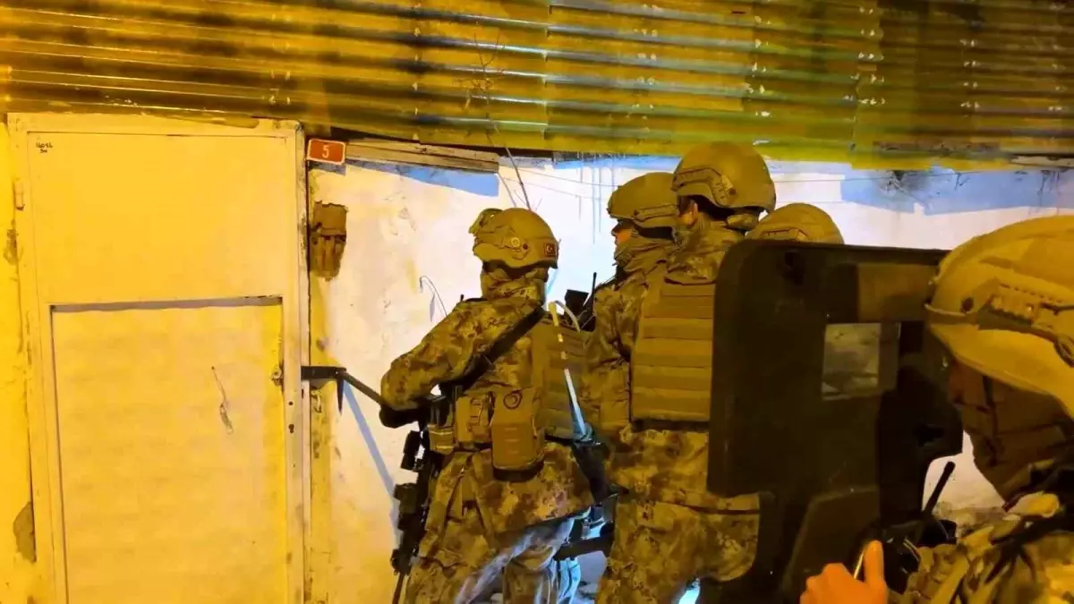 Sivas merkezli siber dolandırıcılık operasyonu, 18 şüpheliden 11'i tutuklandı