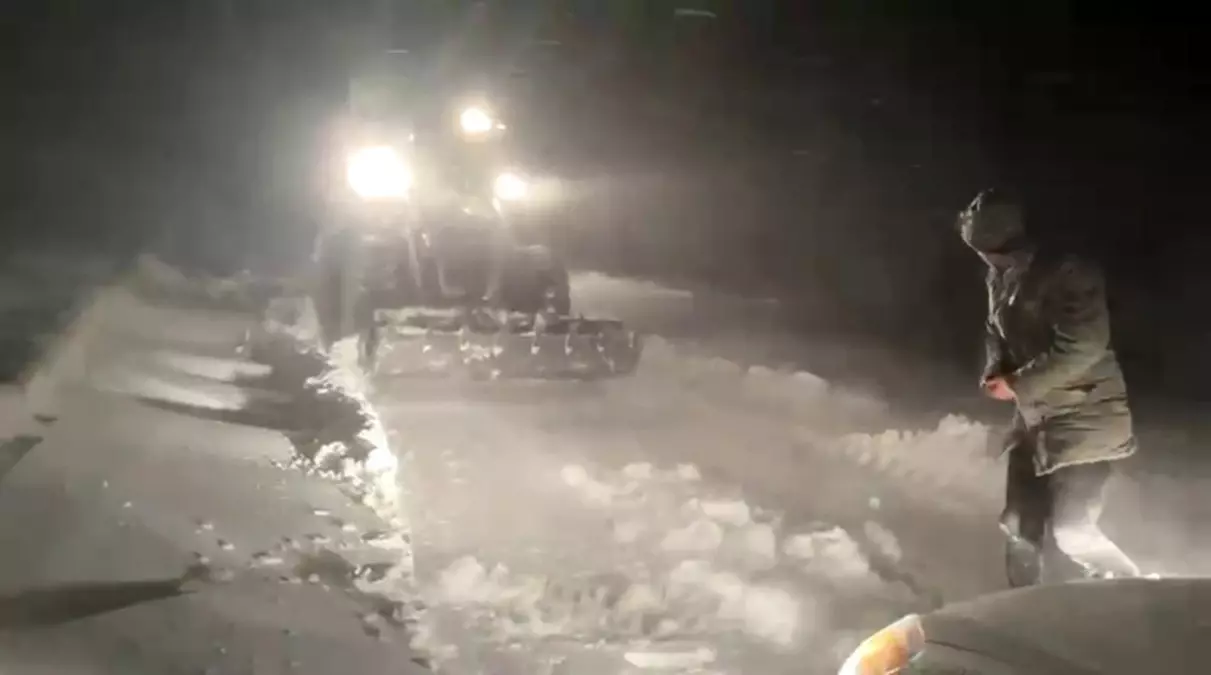 Sivas'ta kar ve tipi ulaşımda aksamalara neden oldu