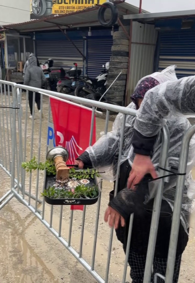 slogan atmak isterken kendini yakan kadin abla 19473989 21 m