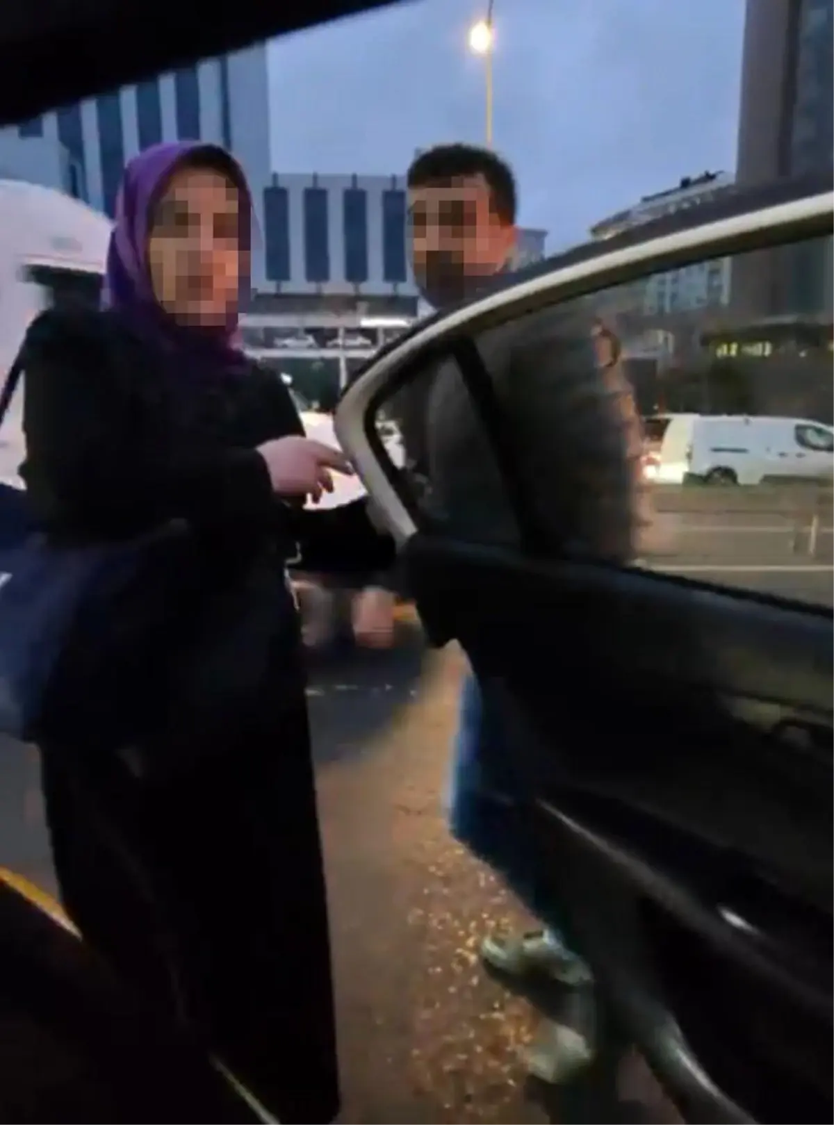 Taksici trafiği yoğun buldu, aldığı yolcuyu tekrar indirdi