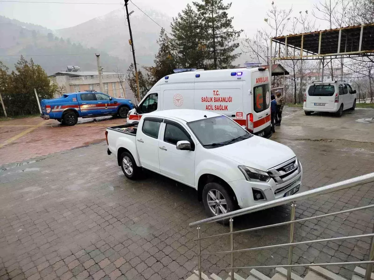 Tavşan avında kazara arkadaşını vurdu