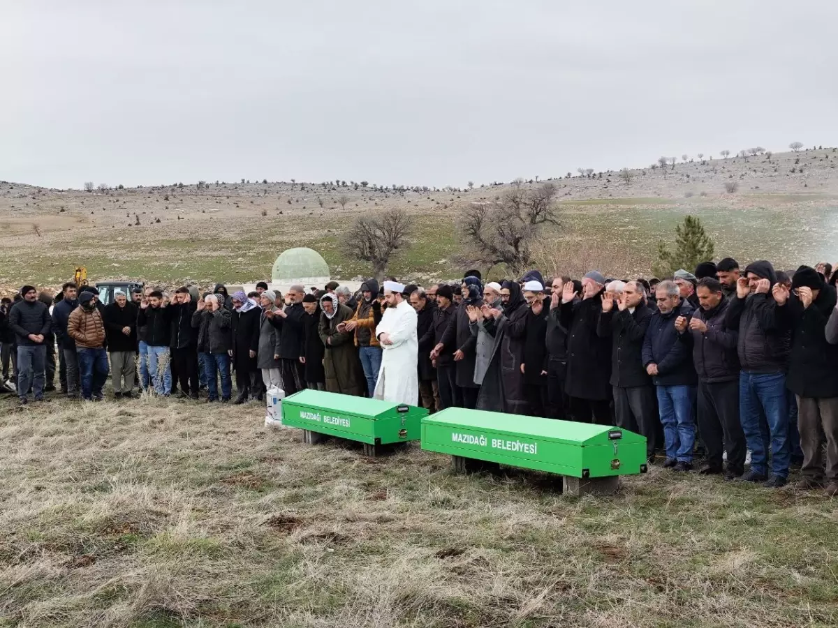 Yüzeyi buz tutan gölette cansız bedenleri bulunan 2 çocuk toprağa verildi