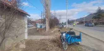 Afyonkarahisar'da otomobilin çarptığı elektrikli motosikletin sürücüsü öldü