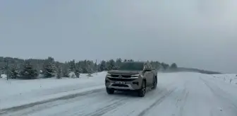 Ardahan'da zincirsiz ağır tonajlı araçlara kapatılan kara yolunda ulaşım normale döndü