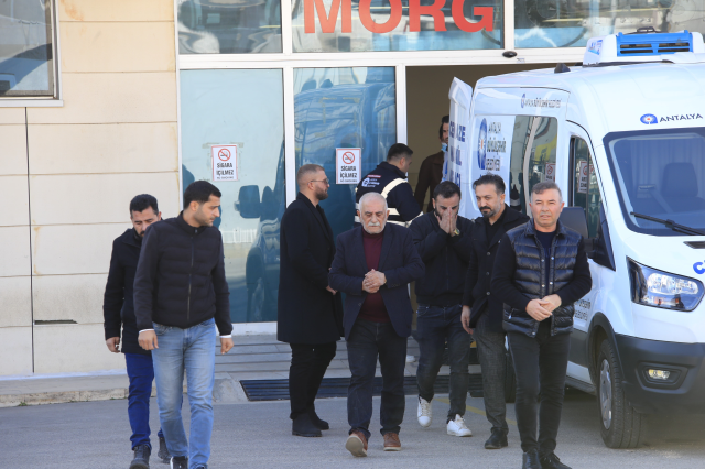 basindan vurulmus halde esi tarafindan hastaneye 19476550 8773 m