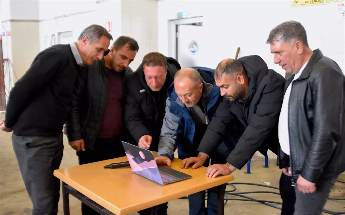 Bitlis'te karla mücadele ekipleri AA'nın "Yılın Kareleri" oylamasına katıldı