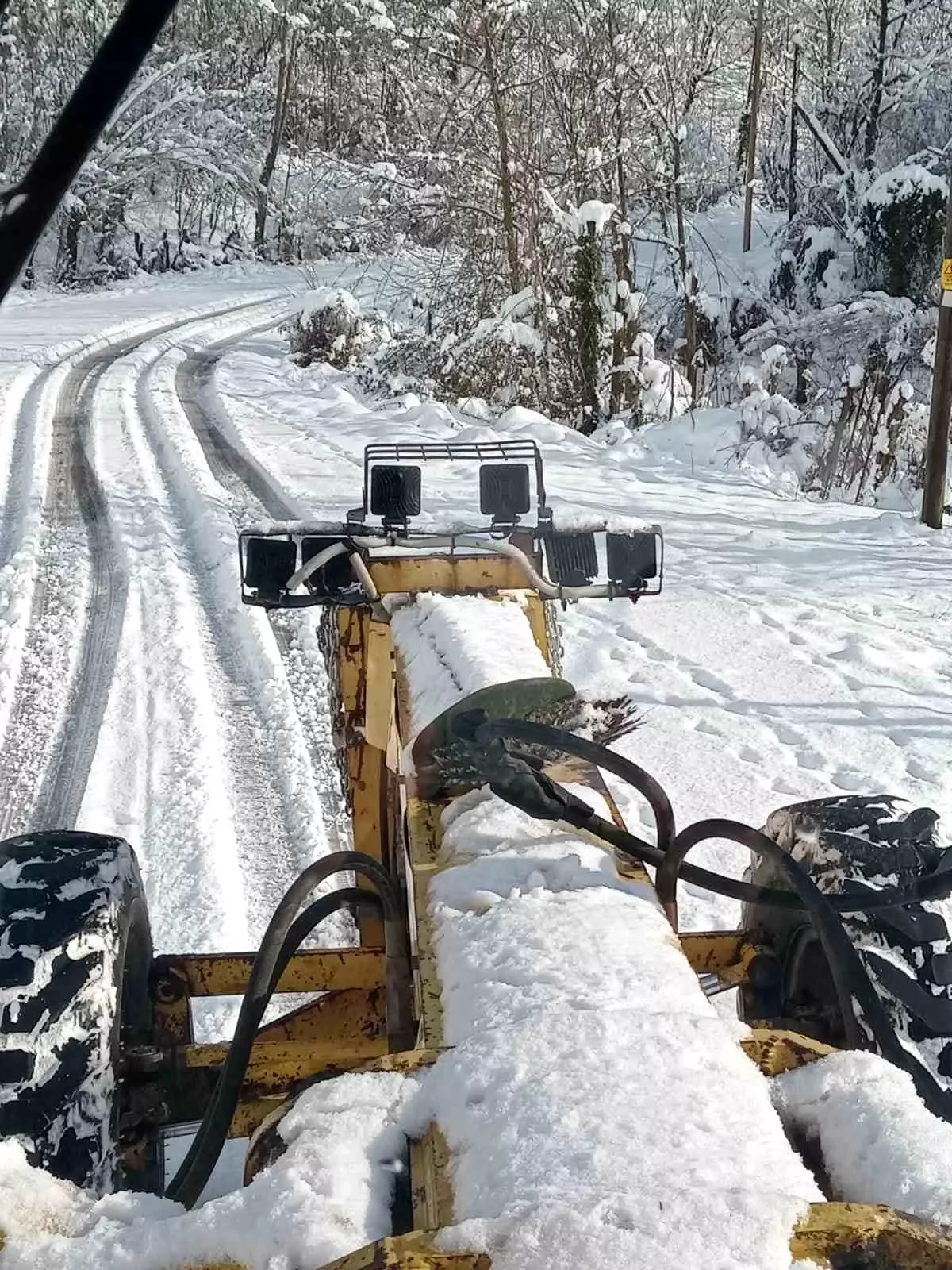 Çaycuma'da karla mücadele çalışmaları sürüyor