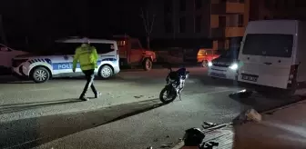 Çorum'da otomobille çarpışan motosikletteki 2 kişi yaralandı