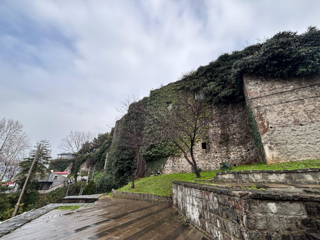 davalarin golgesinde kalan kent mirasi 19476808 2593 m