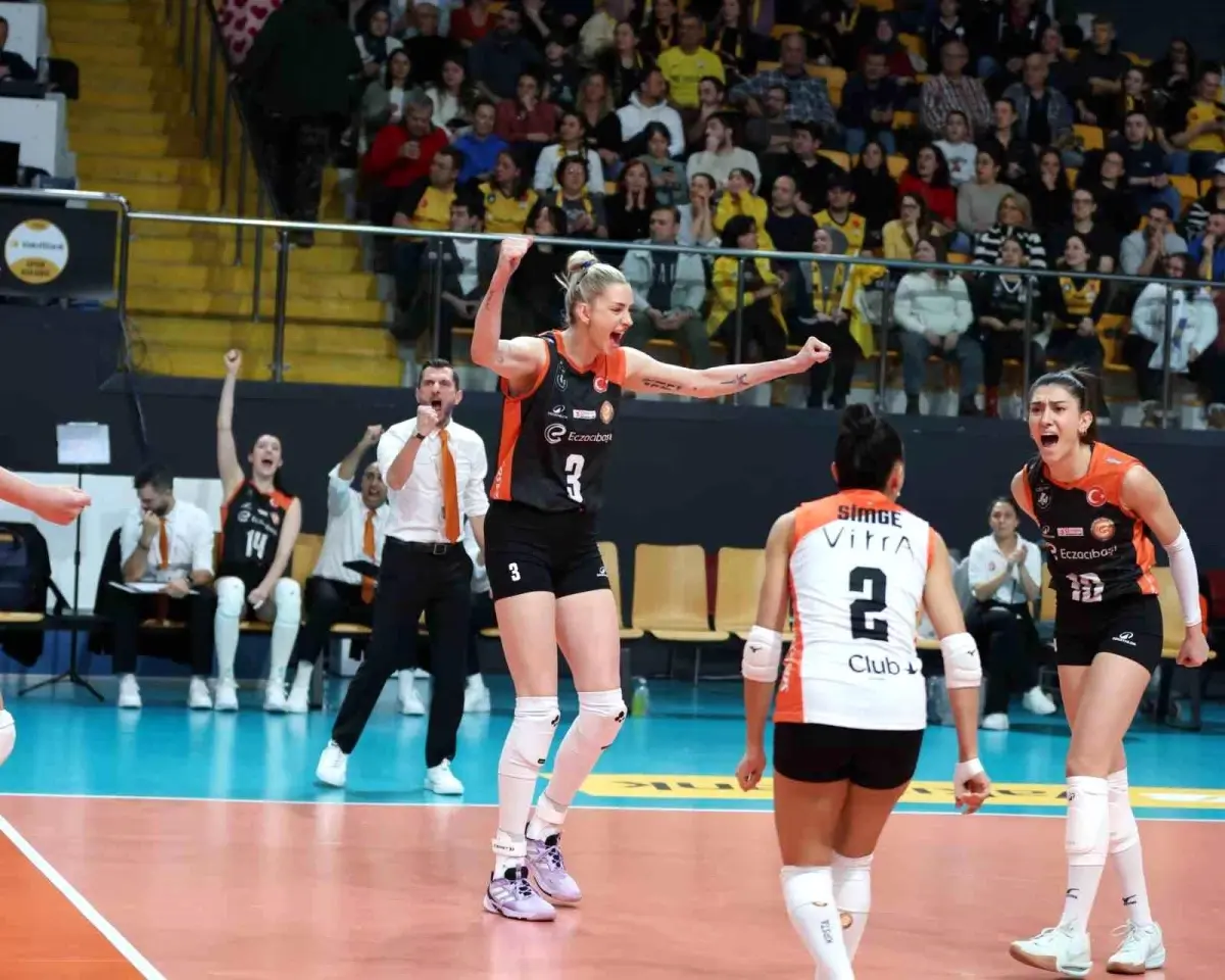 Eczacıbaşı Dynavit, derbide V. Bank'ı 3-1'le geçti