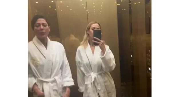 Ekrem İmamoğlu'nun özel jetinde çekilmiş fotoğraflar! Rabia Karaca'nın telefonundan çıkan fotoğraf ve videolar!