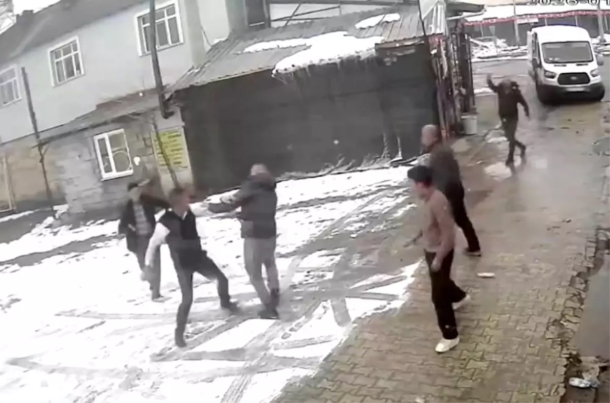 Elazığ'daki kavga, tuvaletini duvara yapan yolcu nedeniyle çıkmış