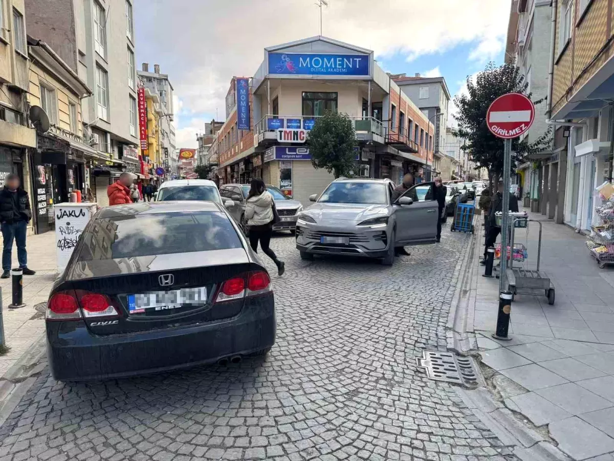 Hatalı park trafiği kilitledi