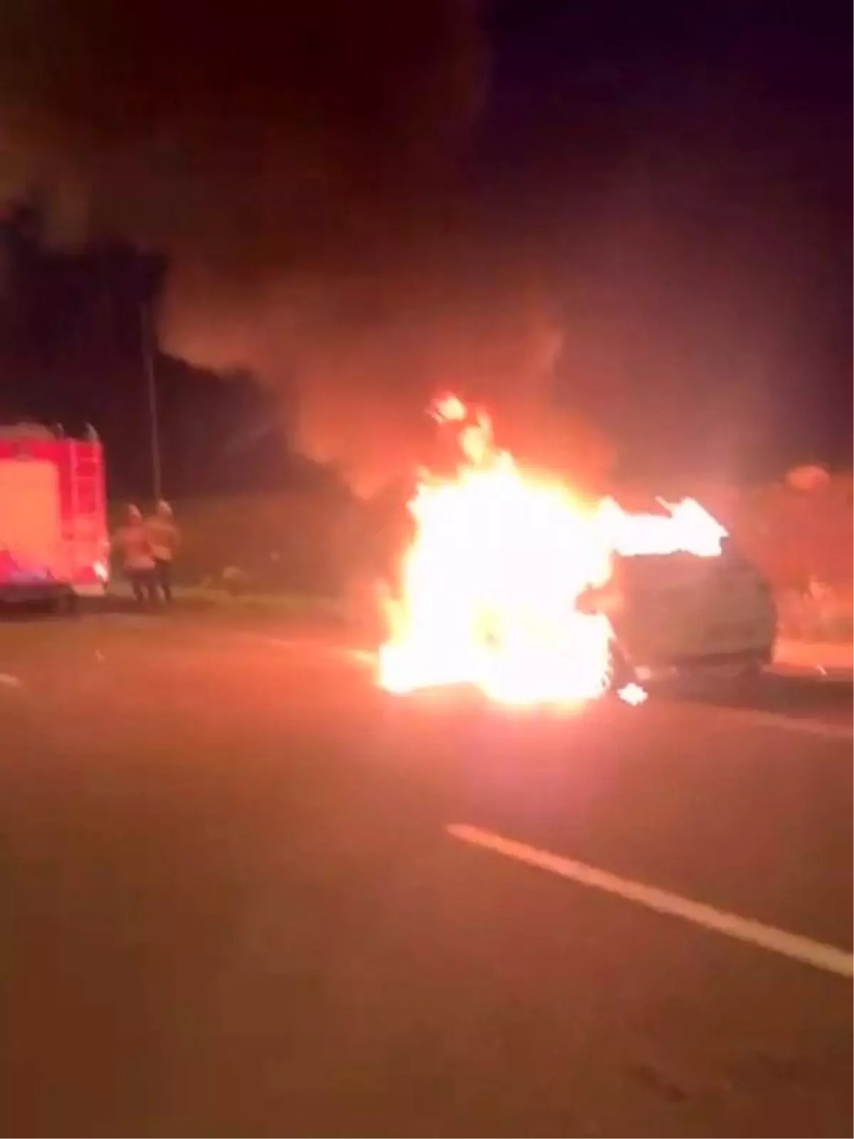 Hatay'da otomobil alevlere teslim oldu