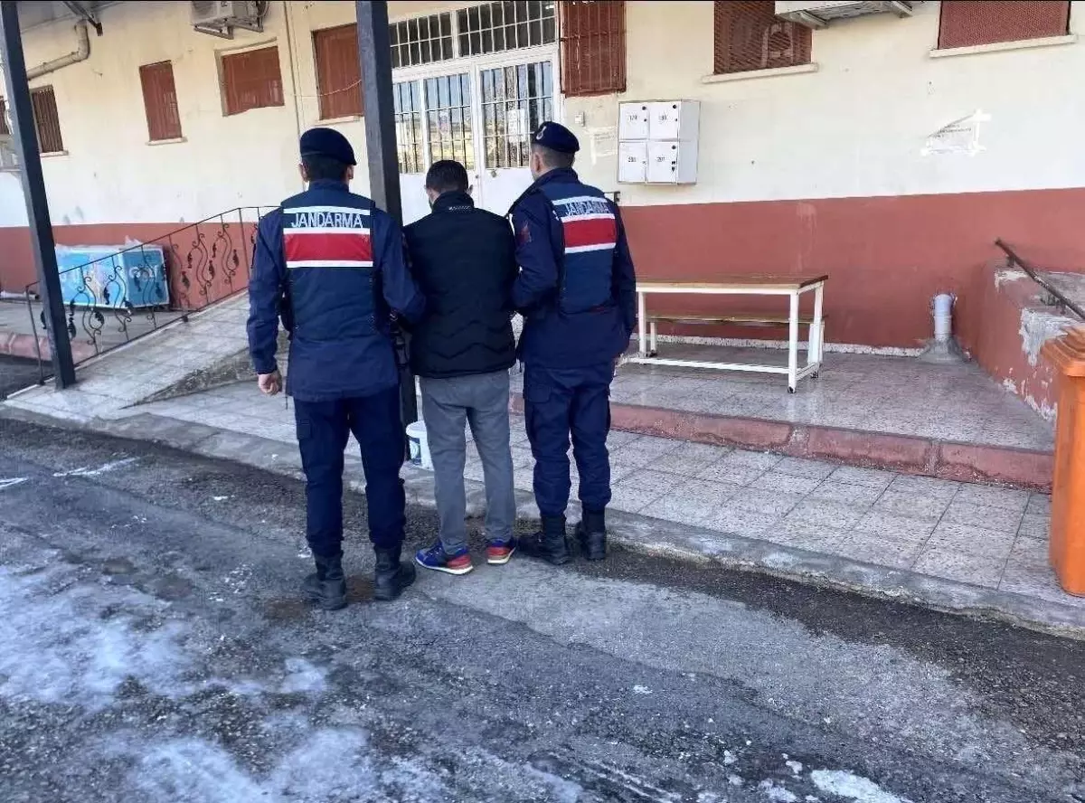 Hırsızlık suçundan kesinleşmiş 13 yıl cezasıyla aranan şahıs yakalandı
