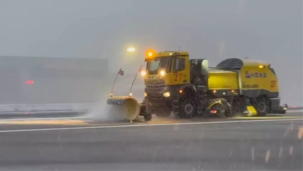 Kar hava ulaşımını etkiledi; bazı seferler iptal edildi